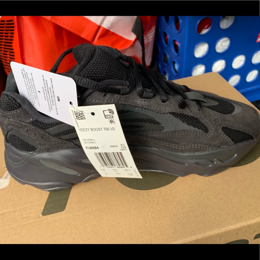 Yezzy boost 700